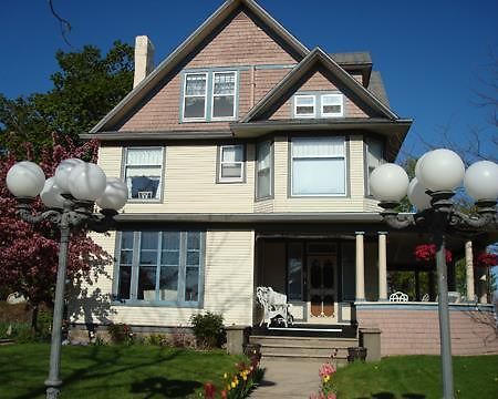 The Bridge Street Inn Charlevoix Luaran gambar