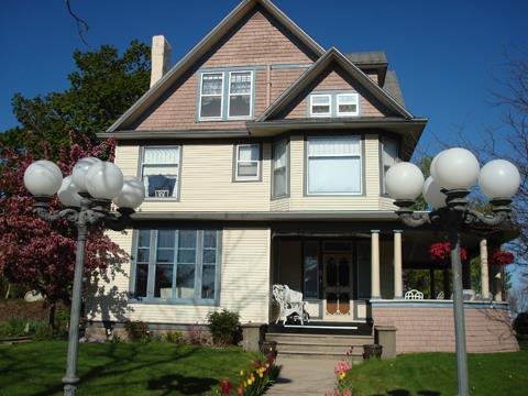 The Bridge Street Inn Charlevoix Luaran gambar